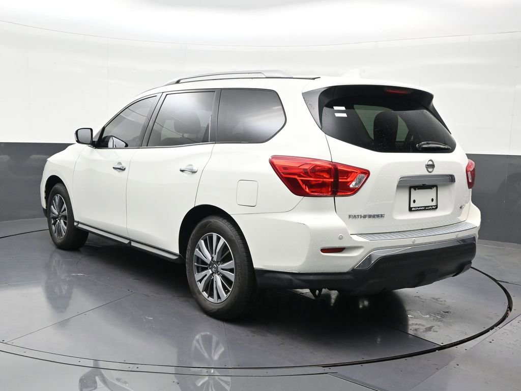 Used 2020 Nissan Pathfinder SV image 3
