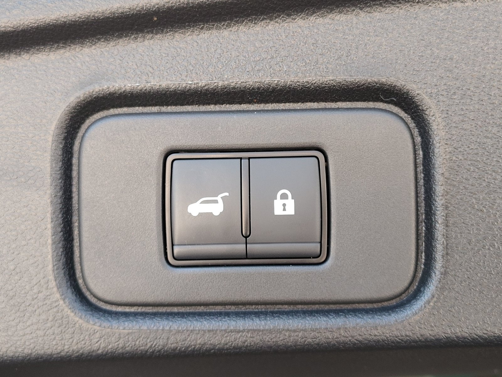Used 2025 Nissan Pathfinder SV w/ Cargo Package FWD image 31