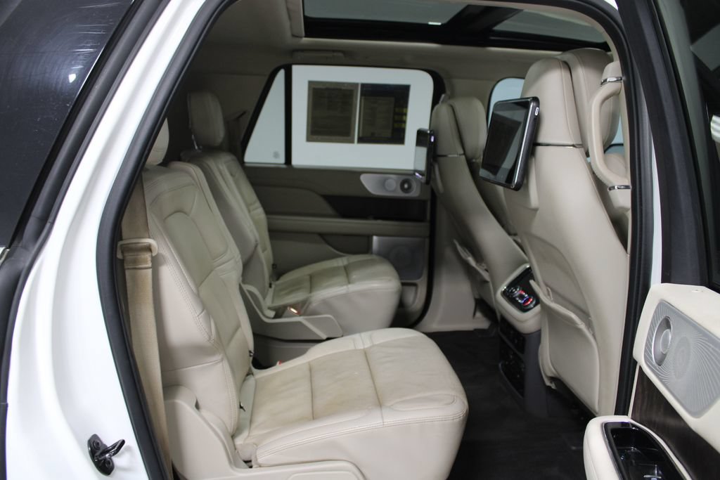 Used 2020 Lincoln Navigator L Reserve w/ Luxury Package AWD/4WD image 33