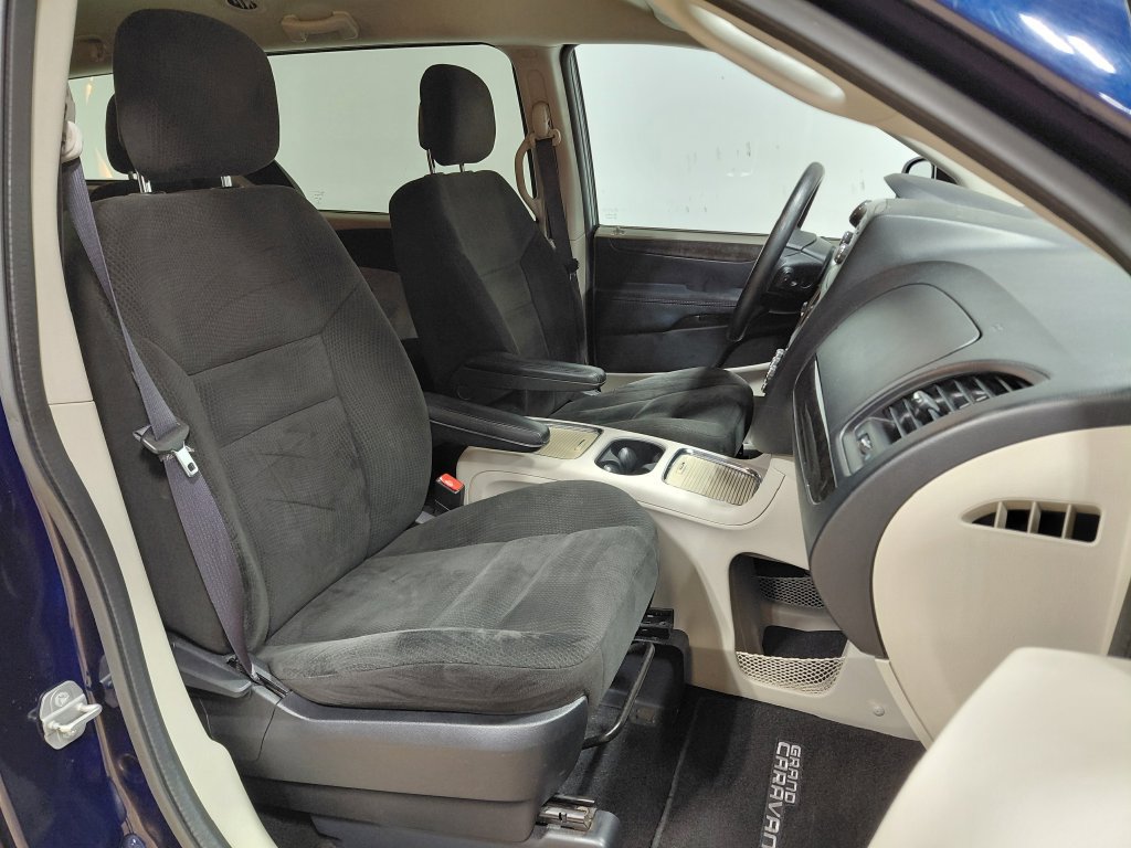Used 2015 Dodge Grand Caravan SXT FWD image 20