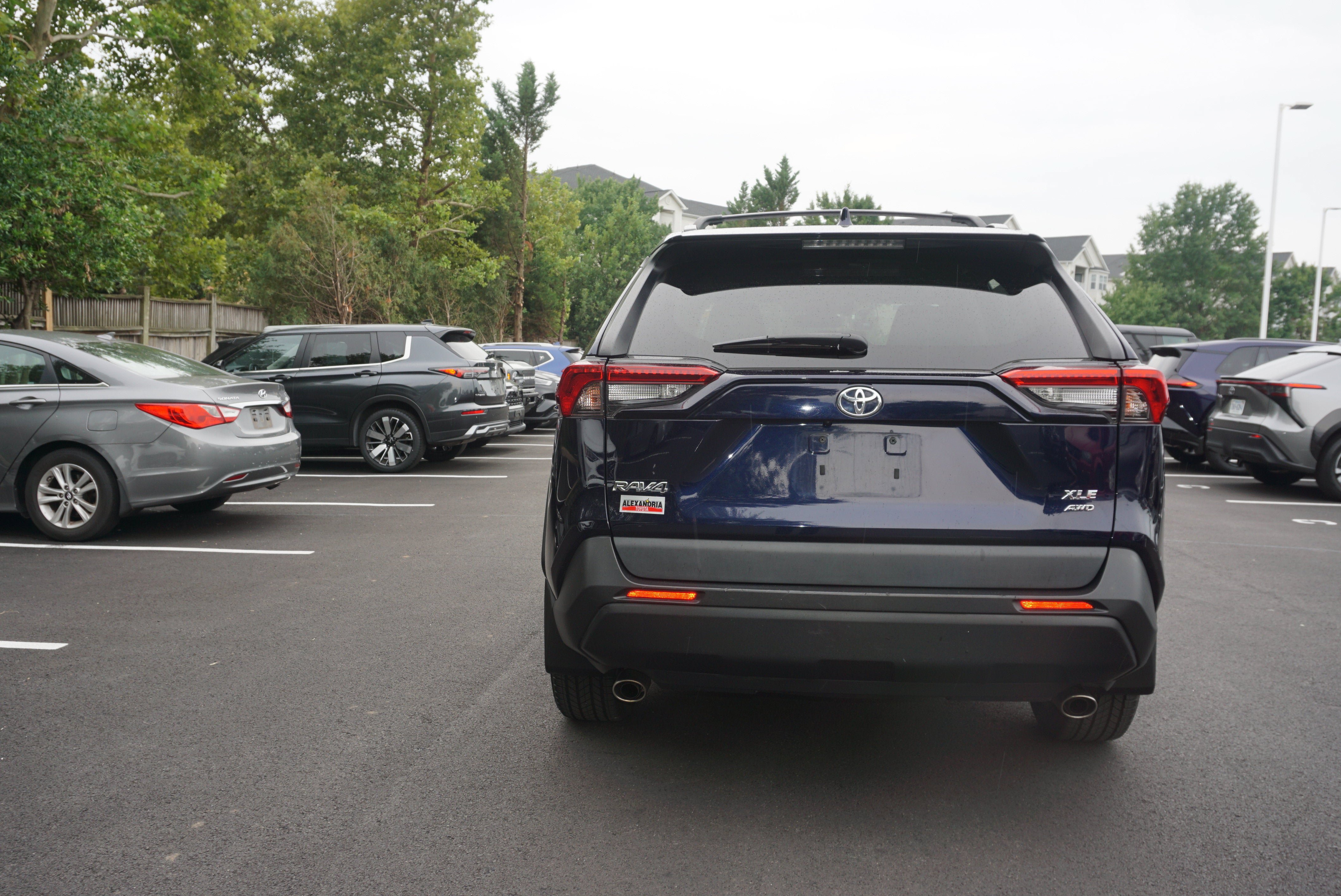 Used 2020 Toyota RAV4 XLE Premium AWD/4WD image 5