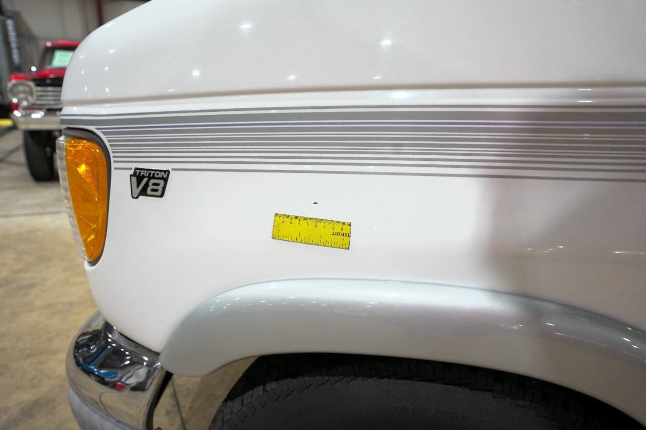 Used 1999 Ford E-150 and Econoline 150 RWD image 32