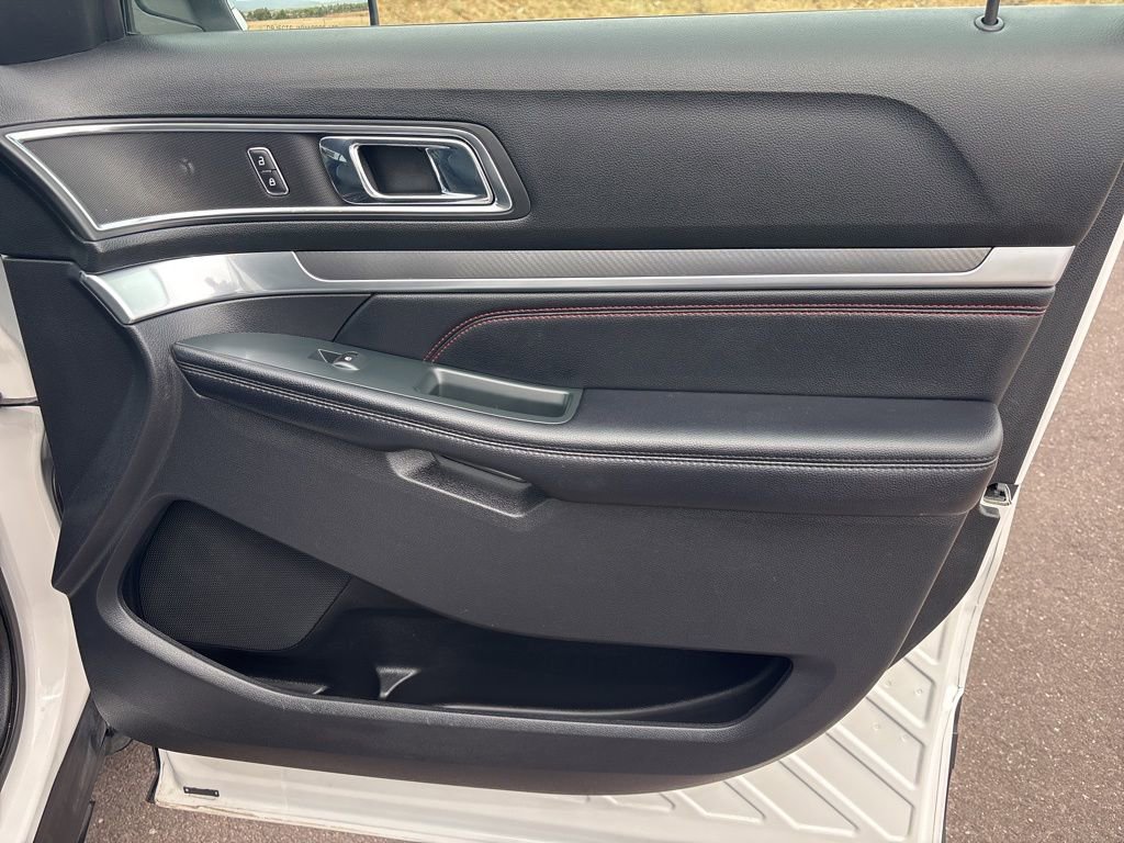 Used 2018 Ford Explorer Sport w/ Equipment Group 401A AWD/4WD image 21