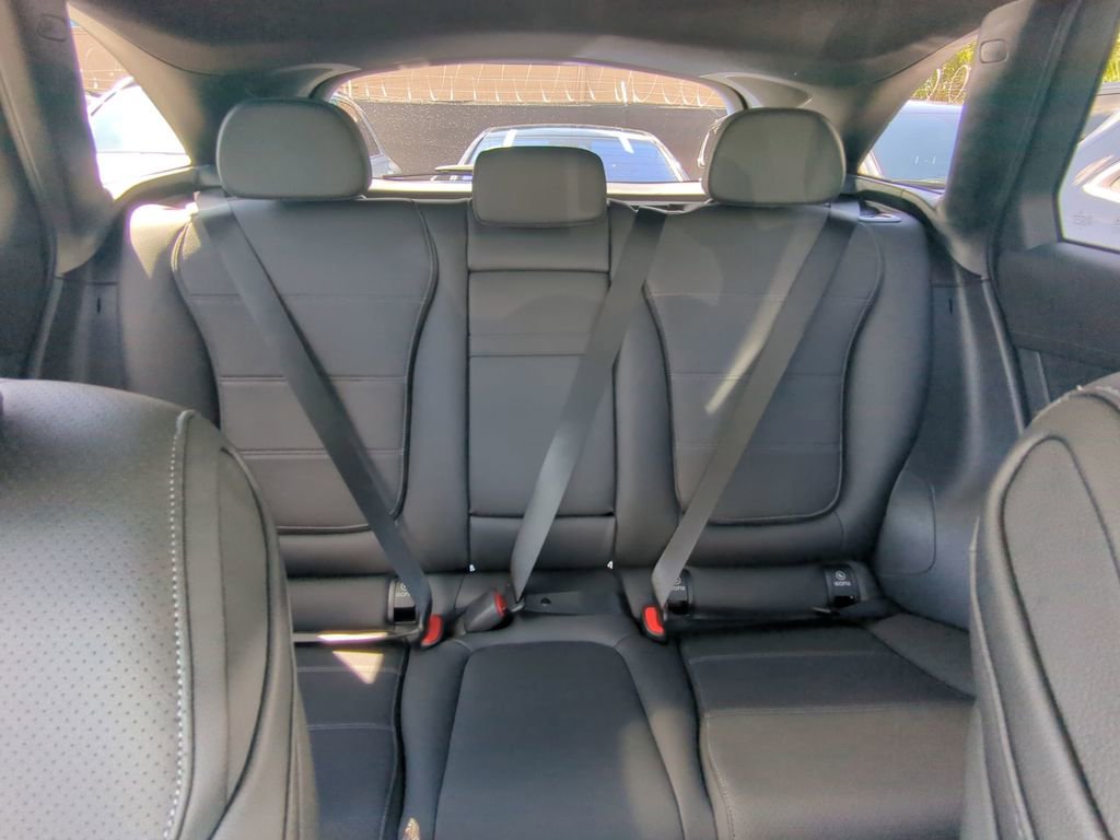 Used 2025 Mercedes-Benz GLC 300 image 5