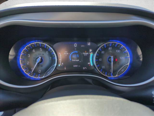 Used 2023 Chrysler Pacifica Touring-L FWD image 11