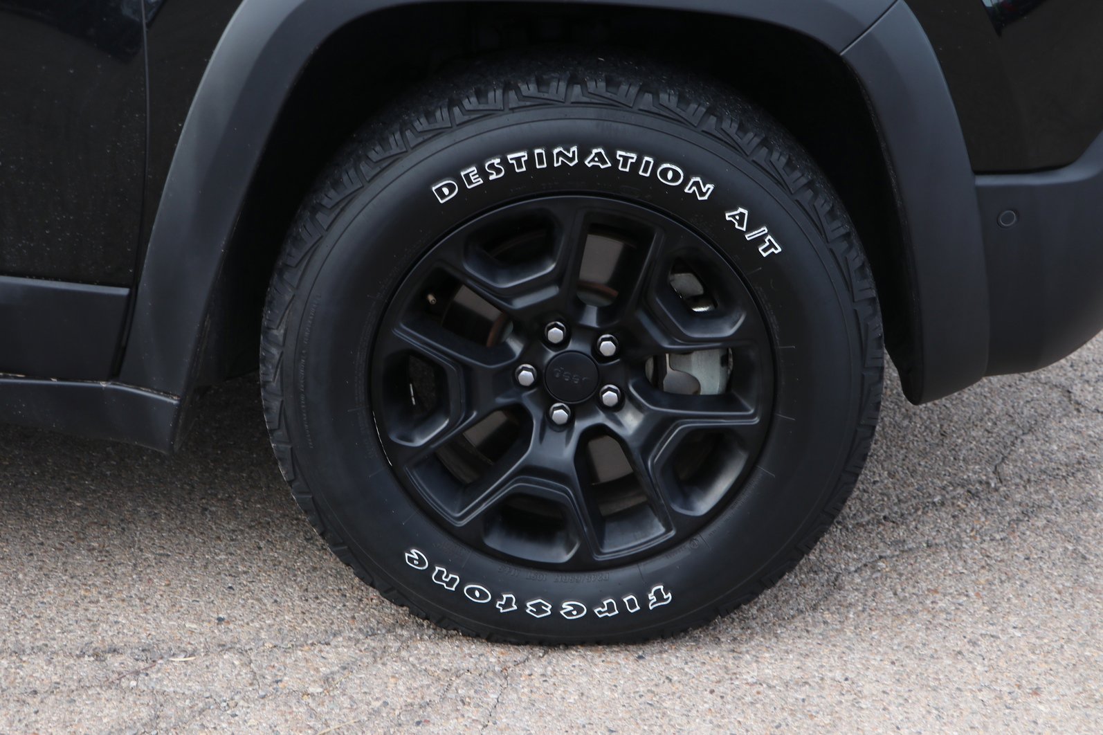 Used 2019 Jeep Cherokee Trailhawk AWD/4WD image 9