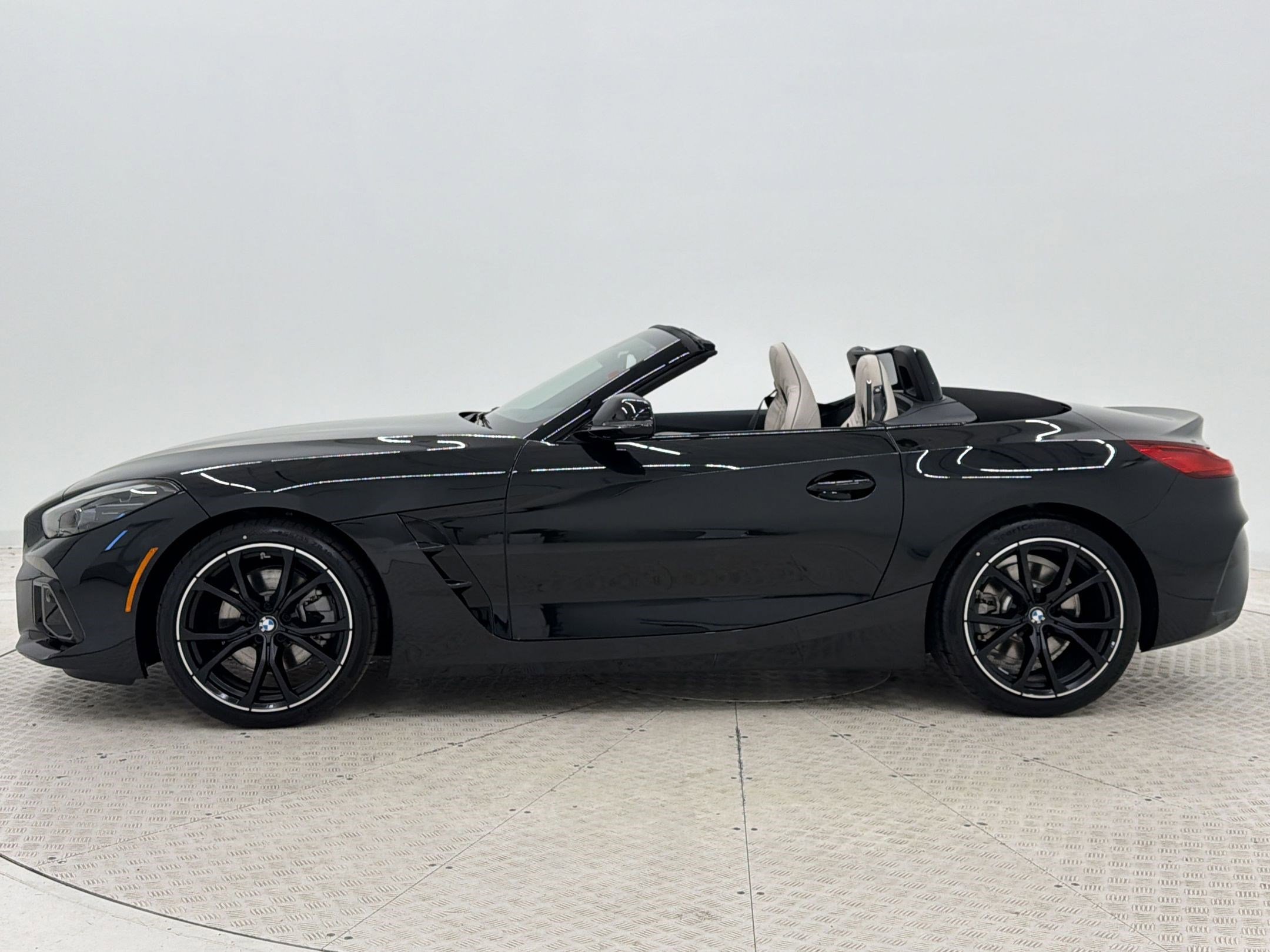 New 2026 BMW Z4 sDrive30i w/ Shadowloine Package image 2