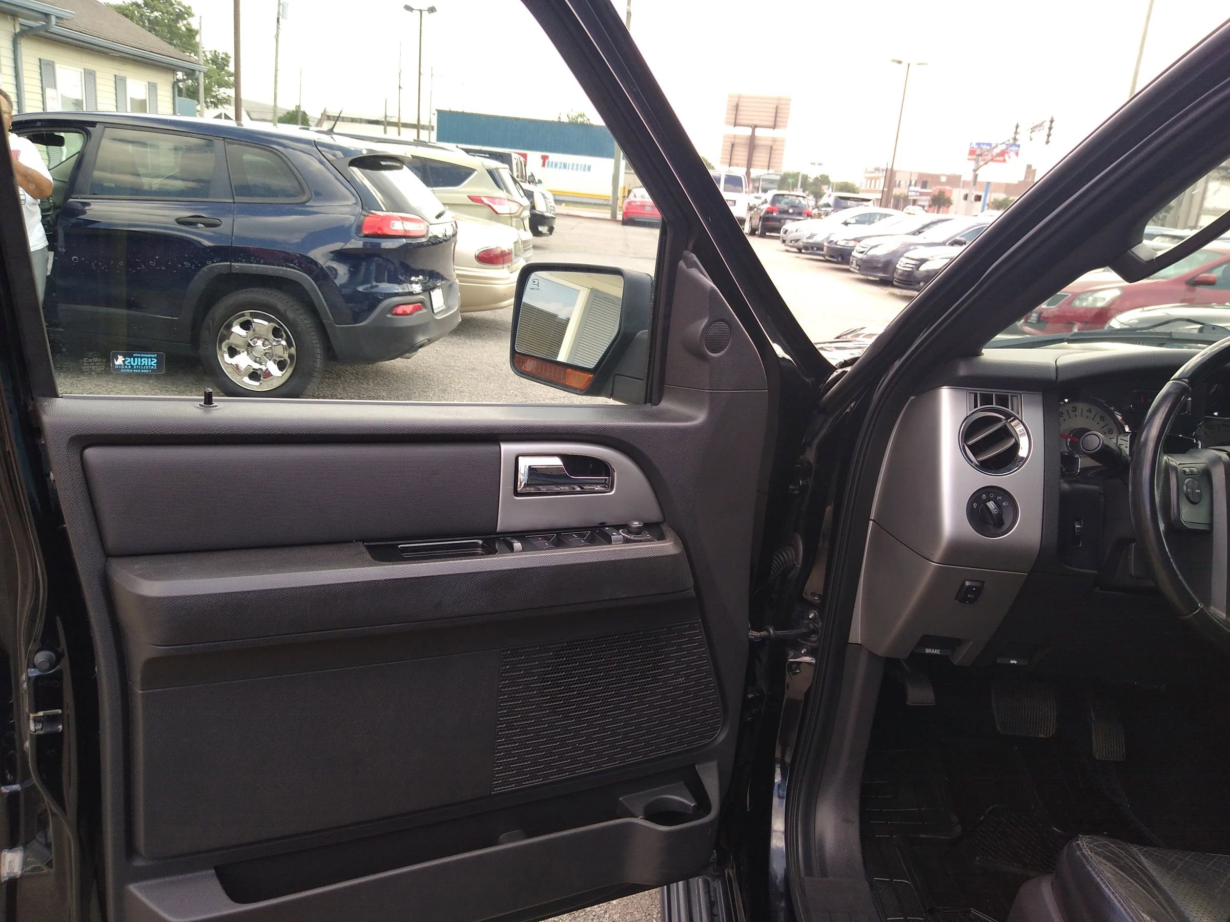 Used 2011 Ford Expedition Limited image 12