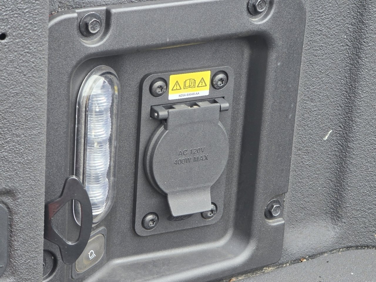 Used 2024 Ford Maverick Lariat w/ FX4 Off-Road Package image 13