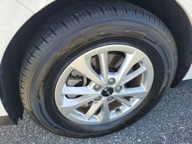 Used 2024 Kia Carnival LX image 17