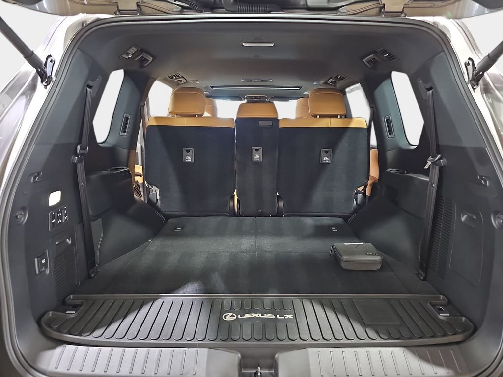Certified 2024 Lexus LX 600 4WD w/ Luxury Package image 12