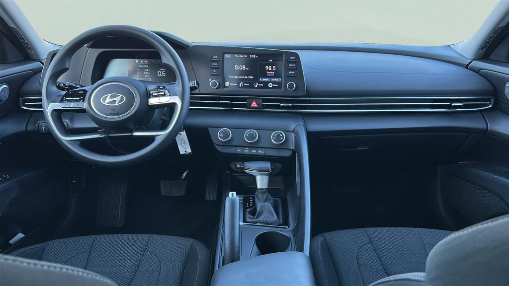 Certified 2025 Hyundai Elantra SE image 15