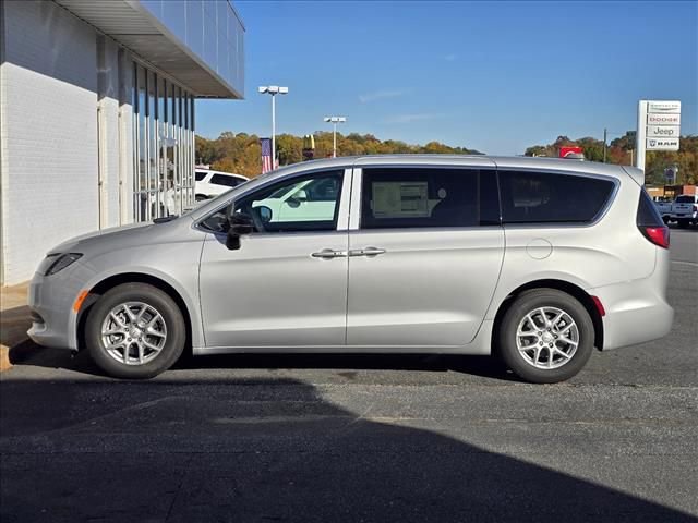 New 2026 Chrysler Voyager LX image 4