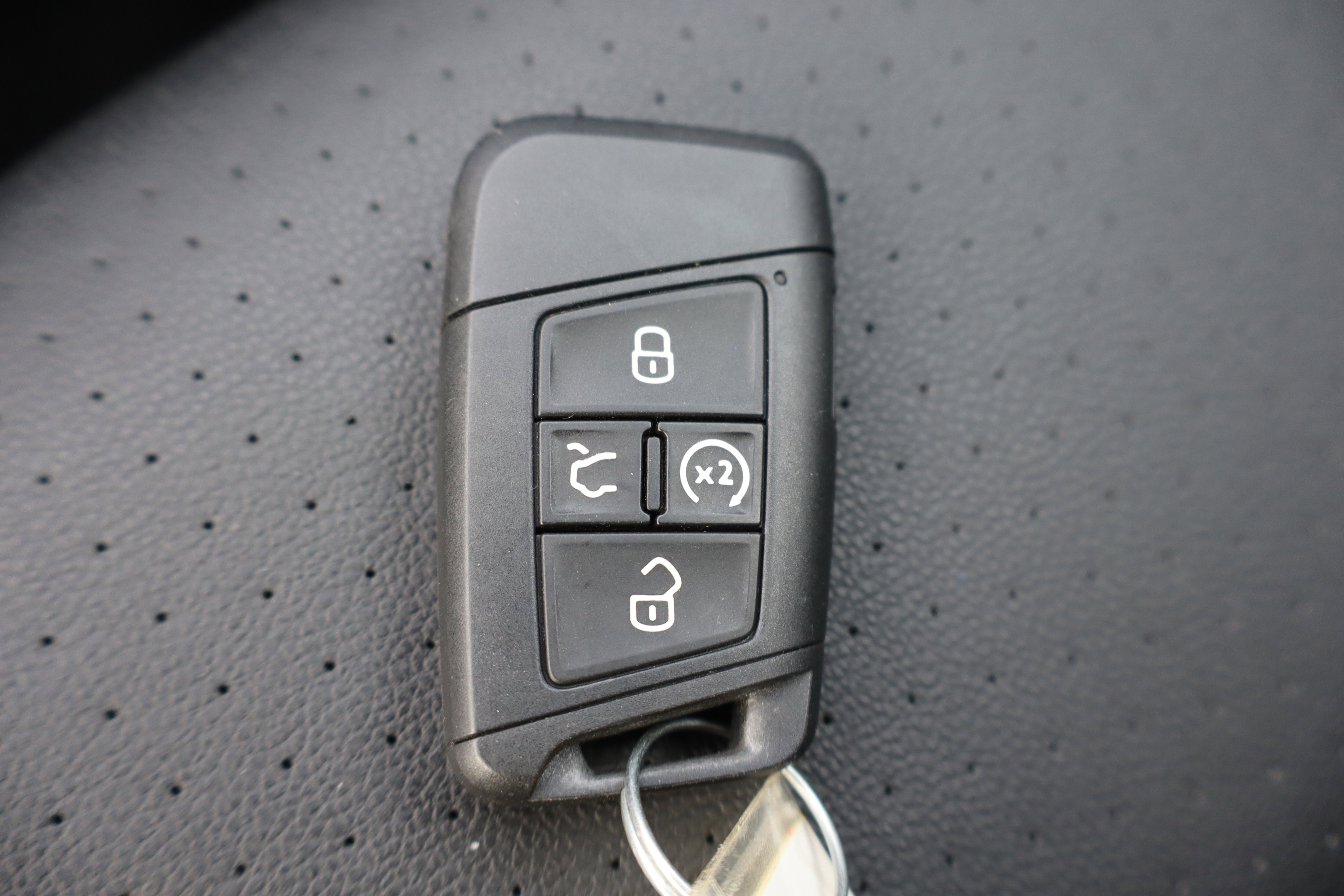 Used 2023 Volkswagen Atlas Cross Sport SE FWD image 28