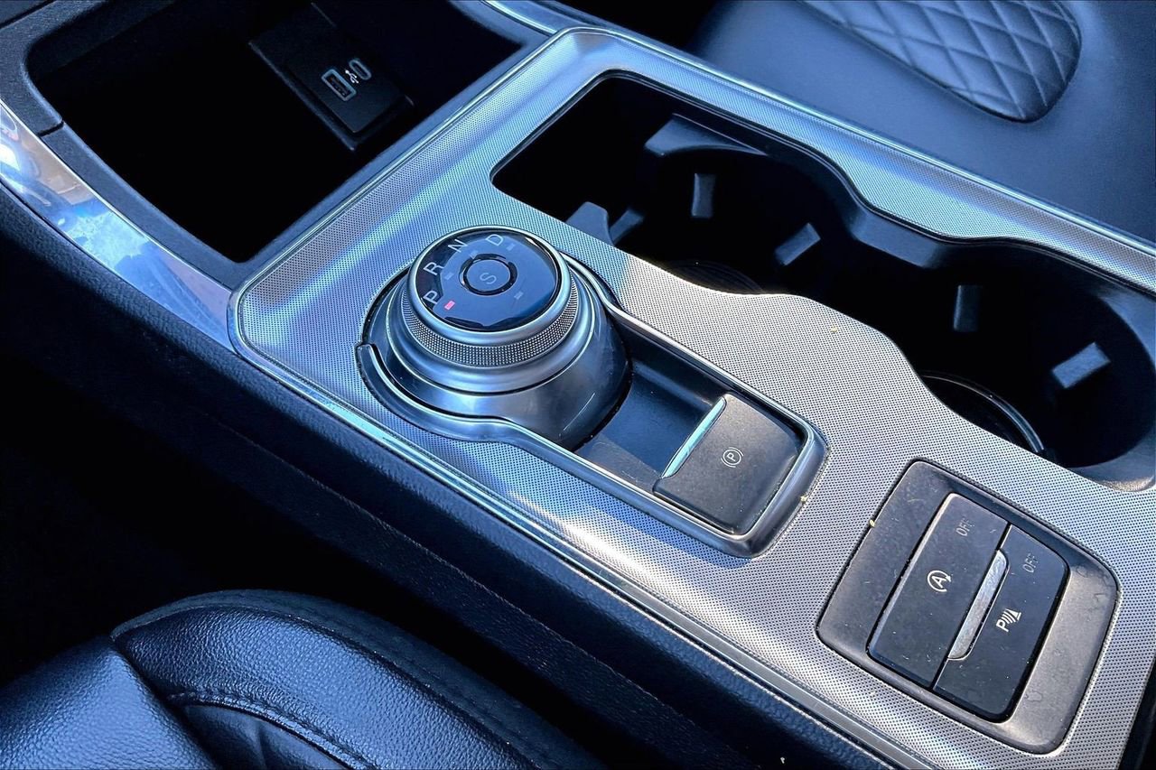 Used 2024 Ford Edge Titanium image 30