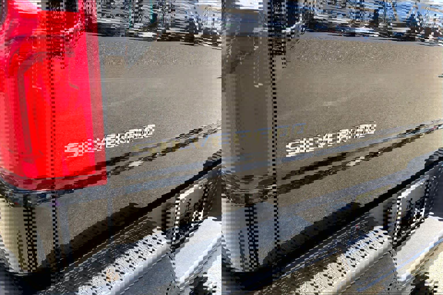 Used 2022 Chevrolet Silverado 1500 ZR2 w/ Technology Package AWD/4WD image 10