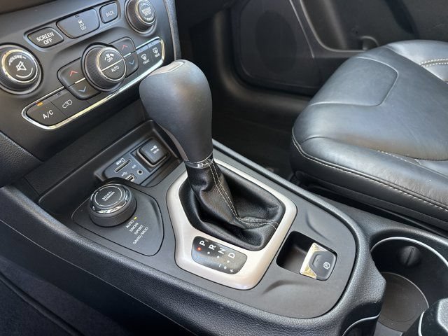 Used 2016 Jeep Cherokee Limited AWD/4WD image 31