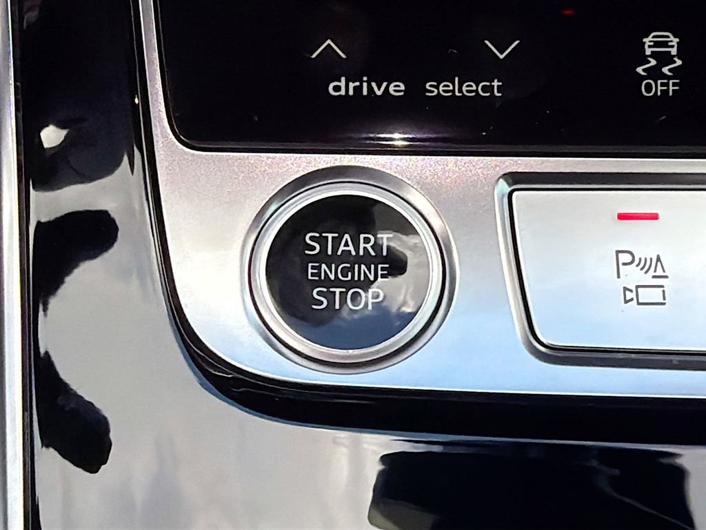 Used 2025 Audi Q8 Prestige image 40