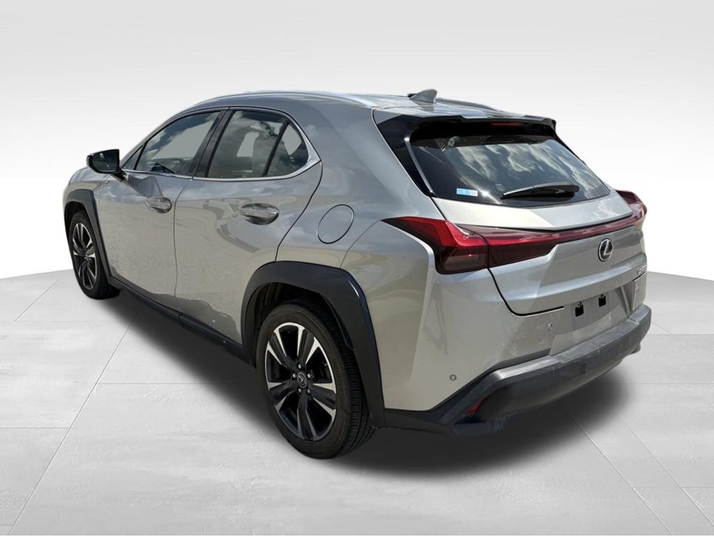 Used 2022 Lexus UX 200 w/ Accessory Package (Z1) FWD image 7