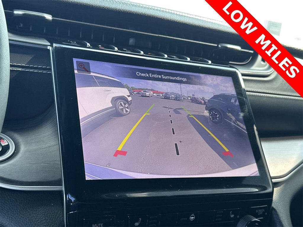 Used 2024 Jeep Grand Cherokee Limited w/ Black Appearance Package image 23