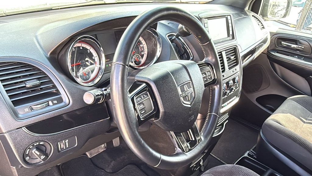 Used 2018 Dodge Grand Caravan SE image 24