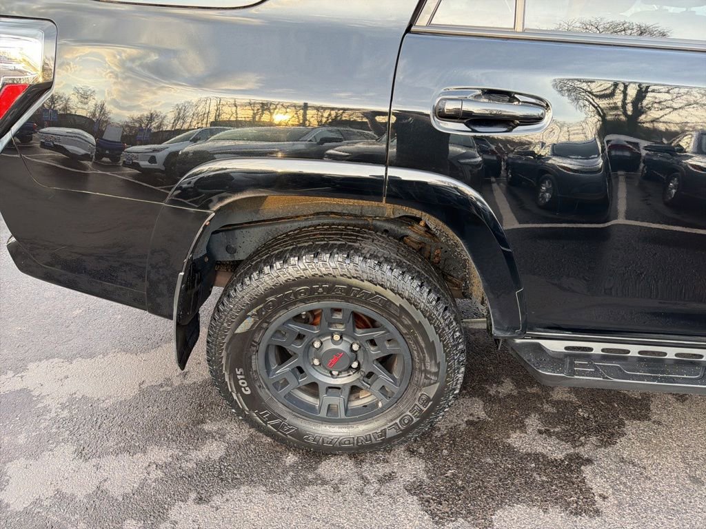 Used 2021 Toyota 4Runner Venture w/ Moonroof Package AWD/4WD image 4