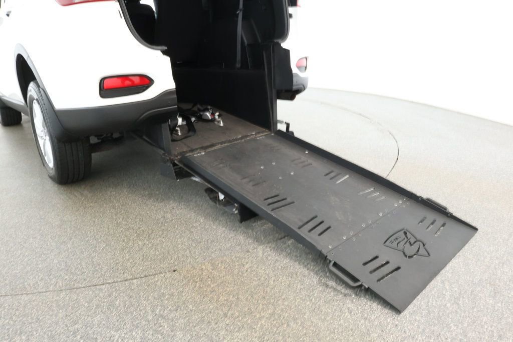 Used 2020 Kia Sorento LX image 23