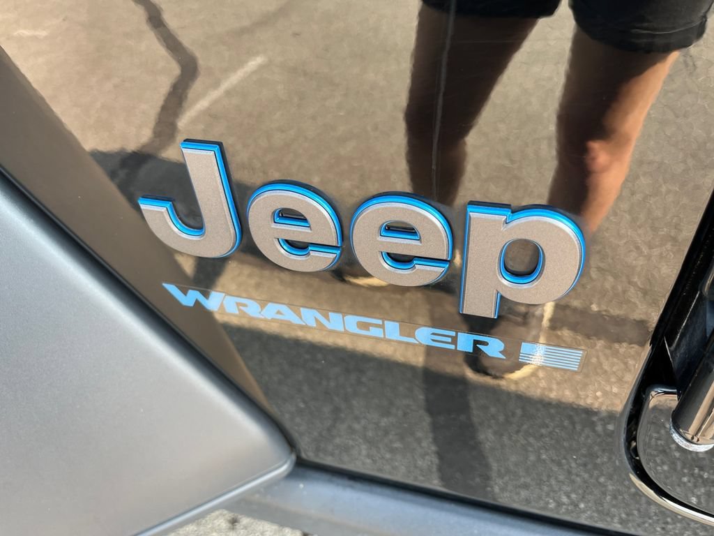 Used 2023 Jeep Wrangler Unlimited w/ Sun & Screen Package AWD/4WD image 33