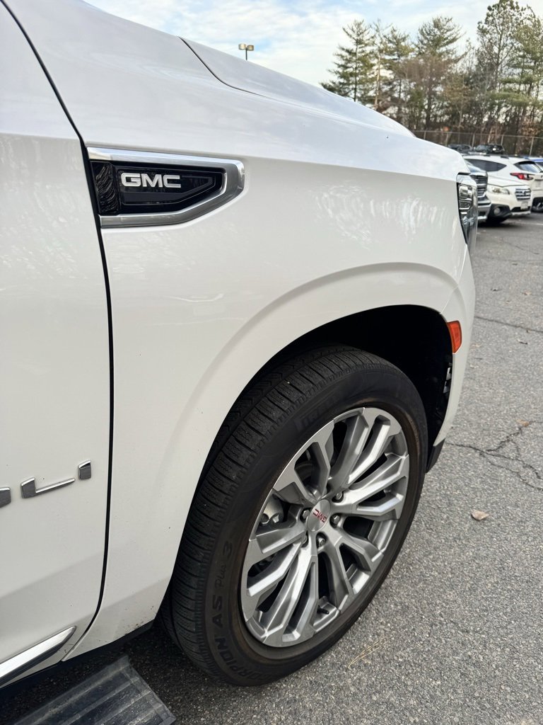 Used 2021 GMC Yukon Denali w/ Denali Premium Package image 8