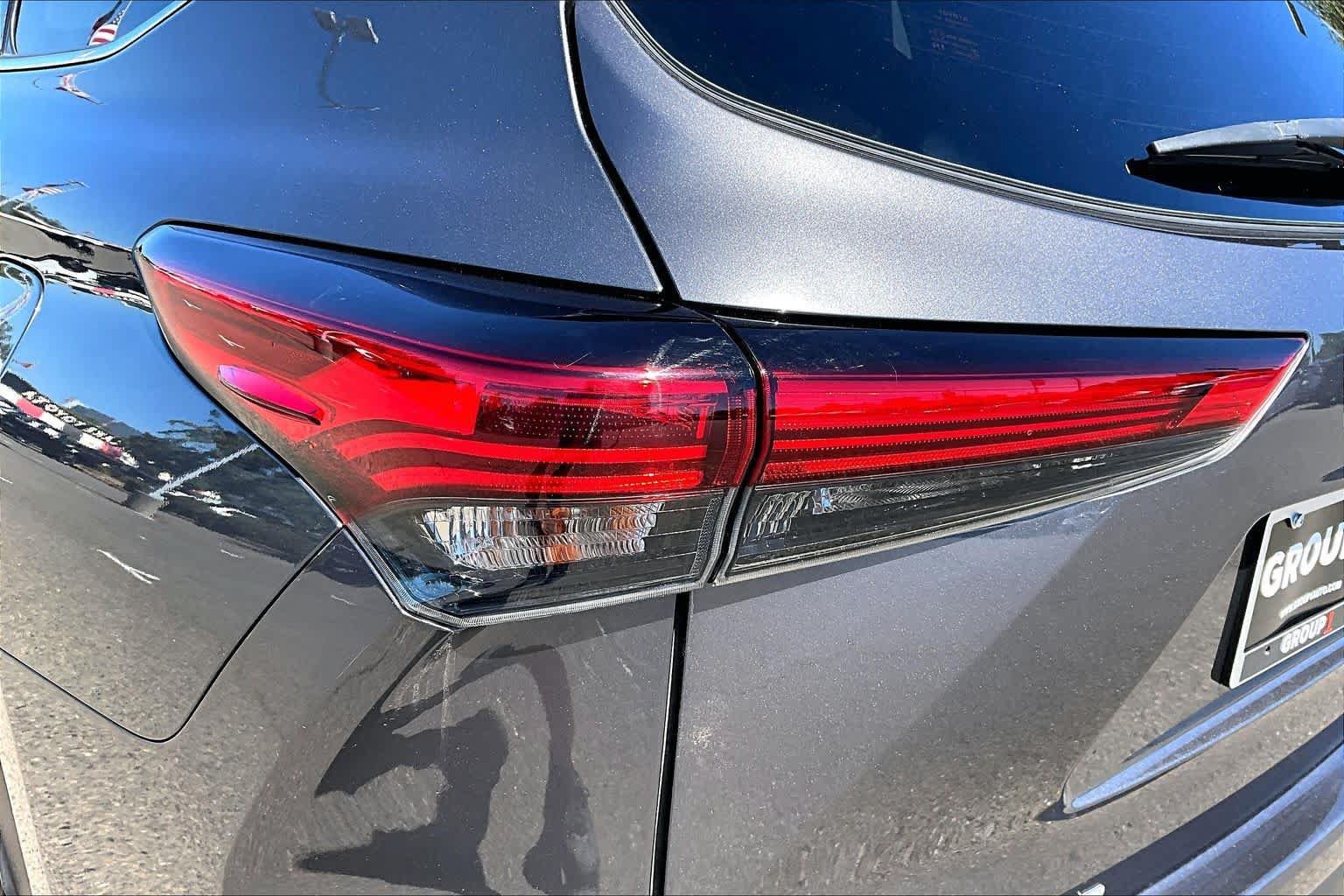 Used 2022 Toyota Highlander XLE AWD/4WD image 28