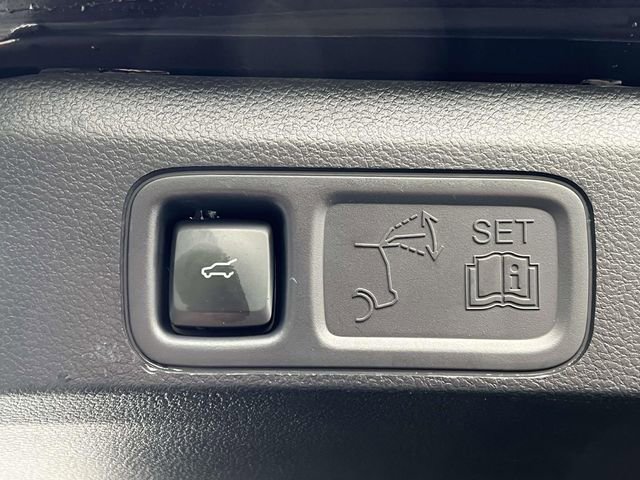 Used 2024 Lincoln Navigator Premiere image 13