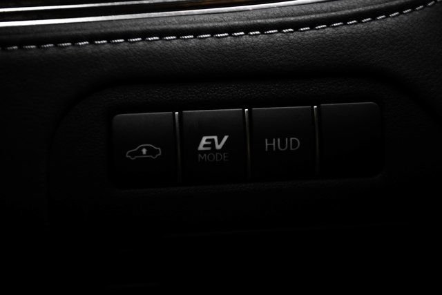 Used 2023 Lexus LS 500h AWD w/ Luxury Package image 32