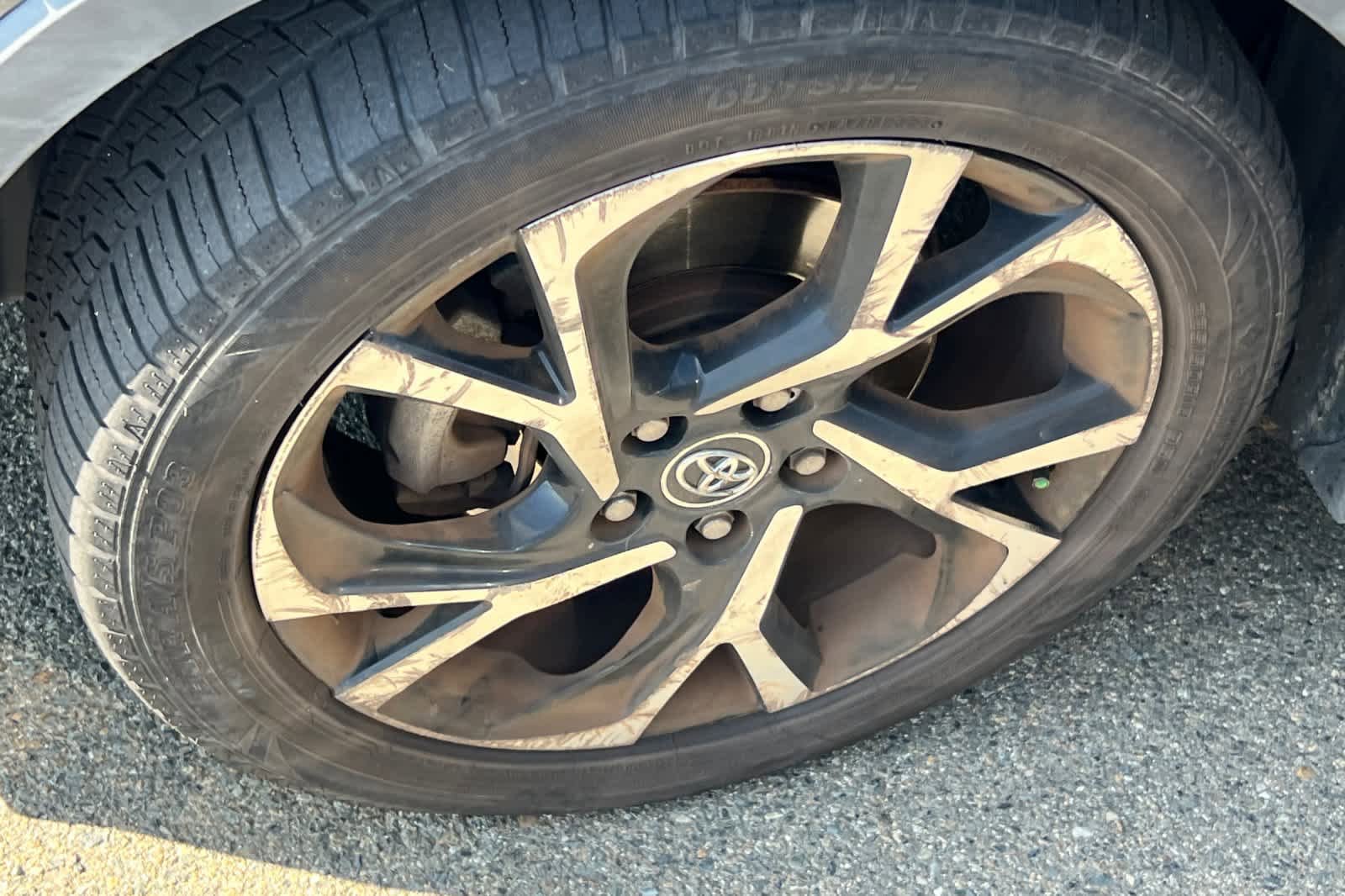 Used 2019 Toyota C-HR XLE FWD image 10