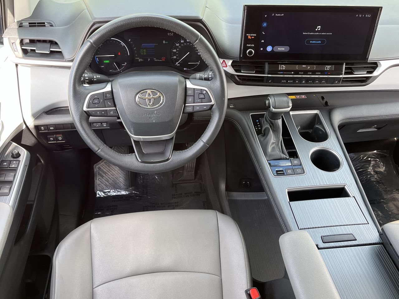 Used 2025 Toyota Sienna XLE FWD image 10