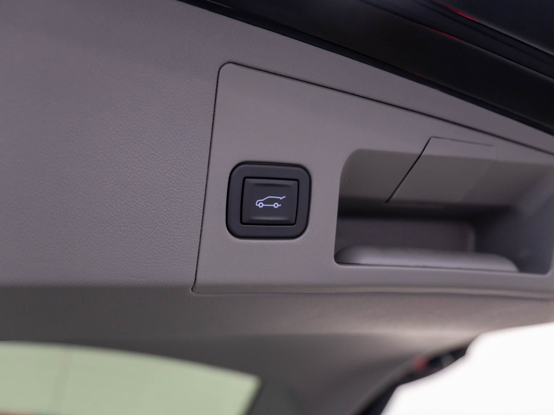 Certified 2025 Cadillac XT5 Premium Luxury w/ LPO, Floor Liner Package image 36