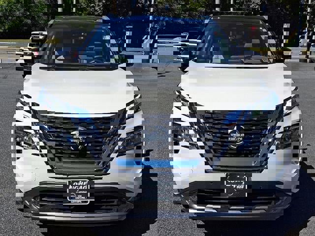 Used 2022 Nissan Rogue SL w/ SL Premium Package image 2