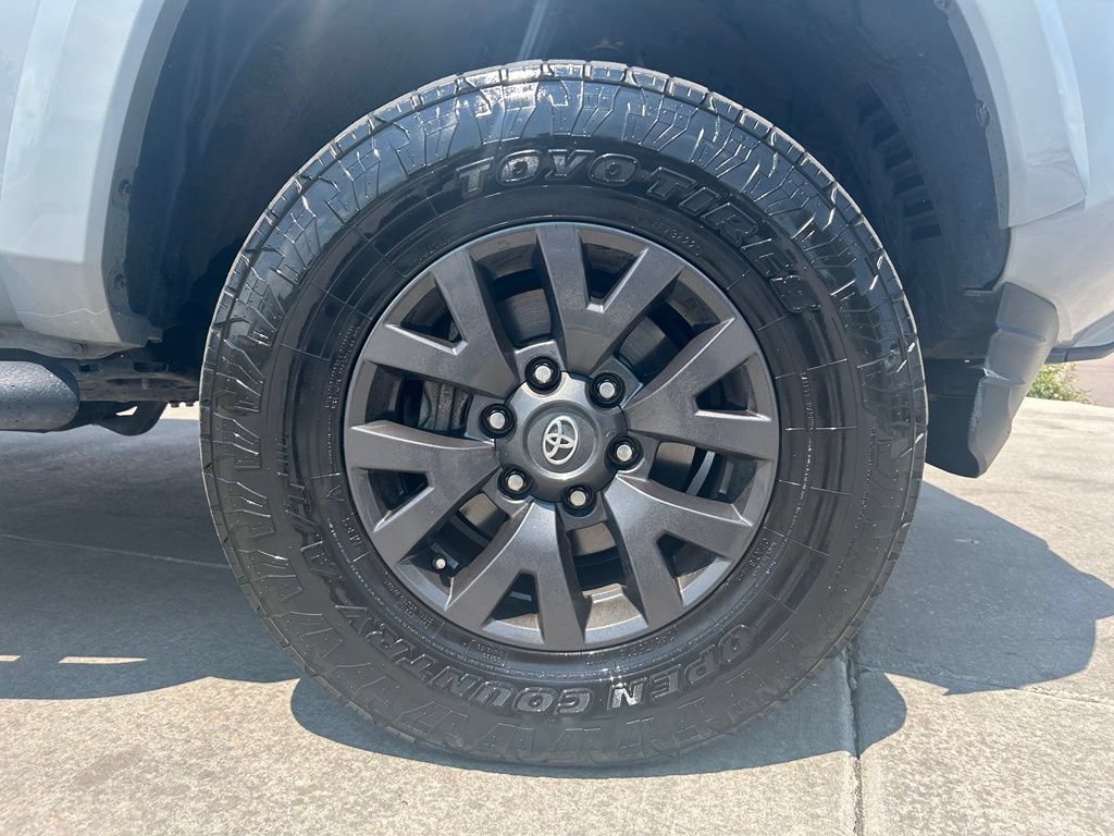 Used 2020 Toyota Tacoma SR5 AWD/4WD image 29