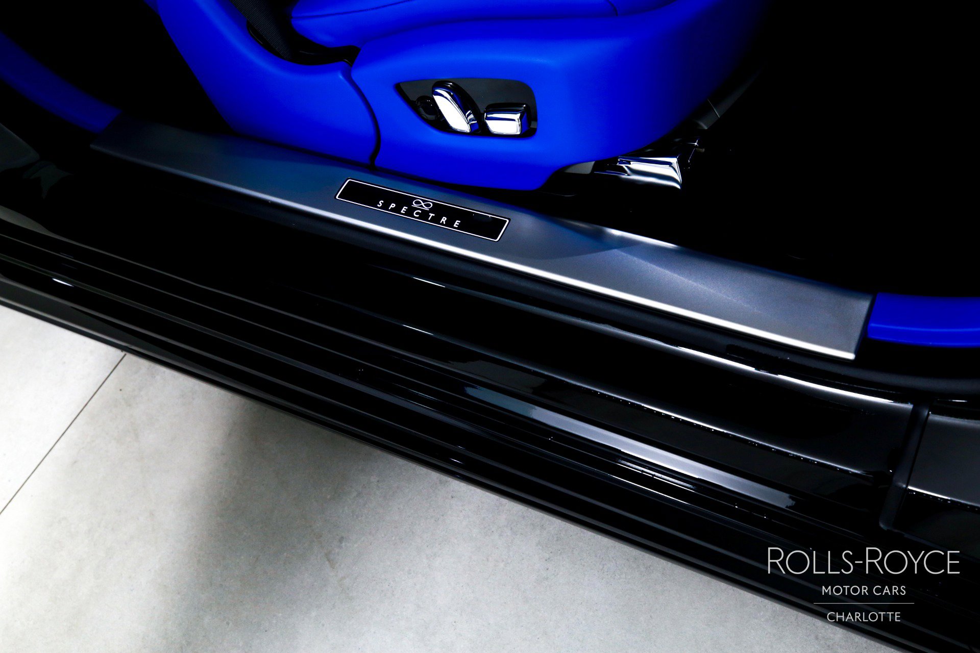 New 2025 Rolls-Royce Spectre Black Badge w/ Spectre Enhancement Package image 28