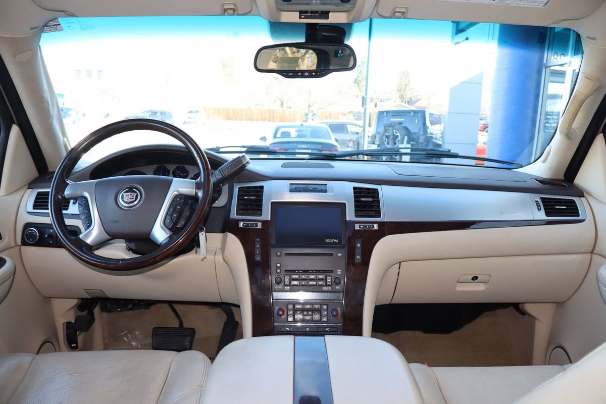 Used 2007 Cadillac Escalade AWD w/ Information Package image 12