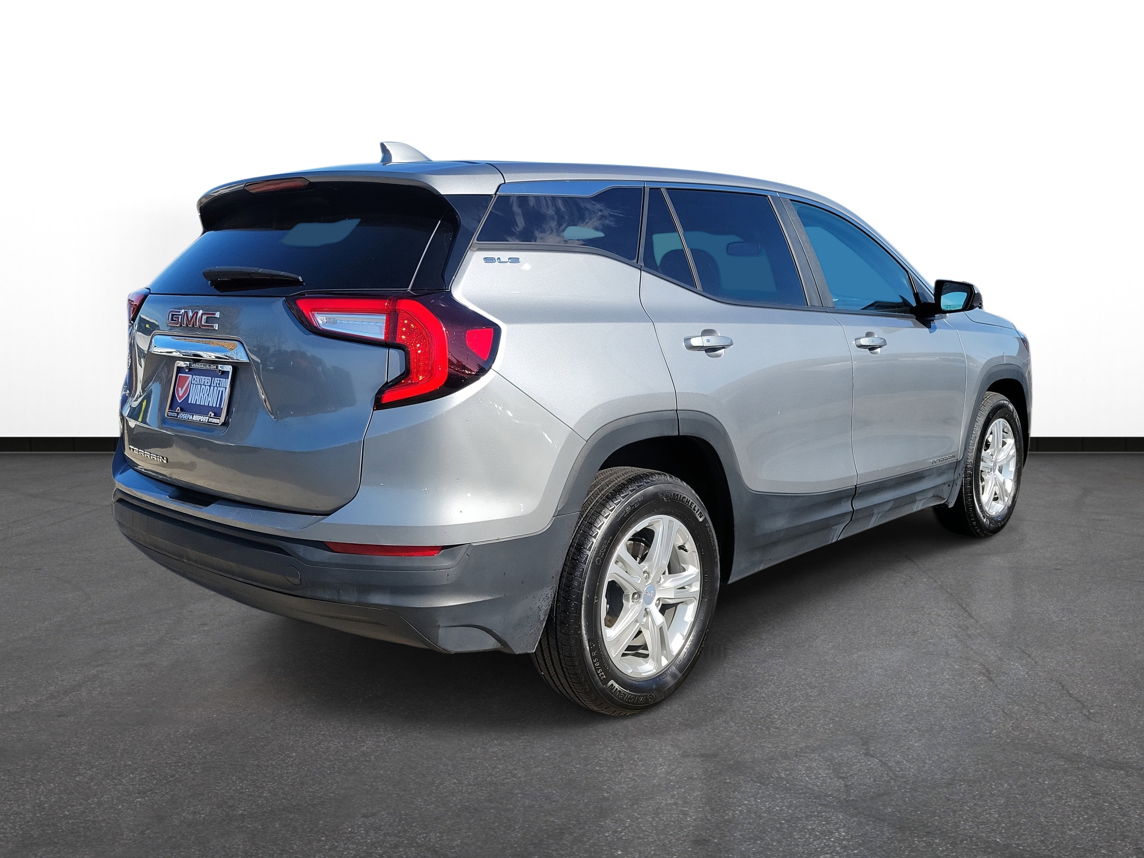 Used 2024 GMC Terrain SLE image 4