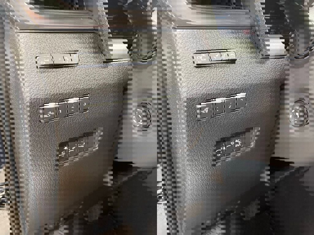 Used 2025 Lexus GX 550 w/ Accessory Package (2T) image 19