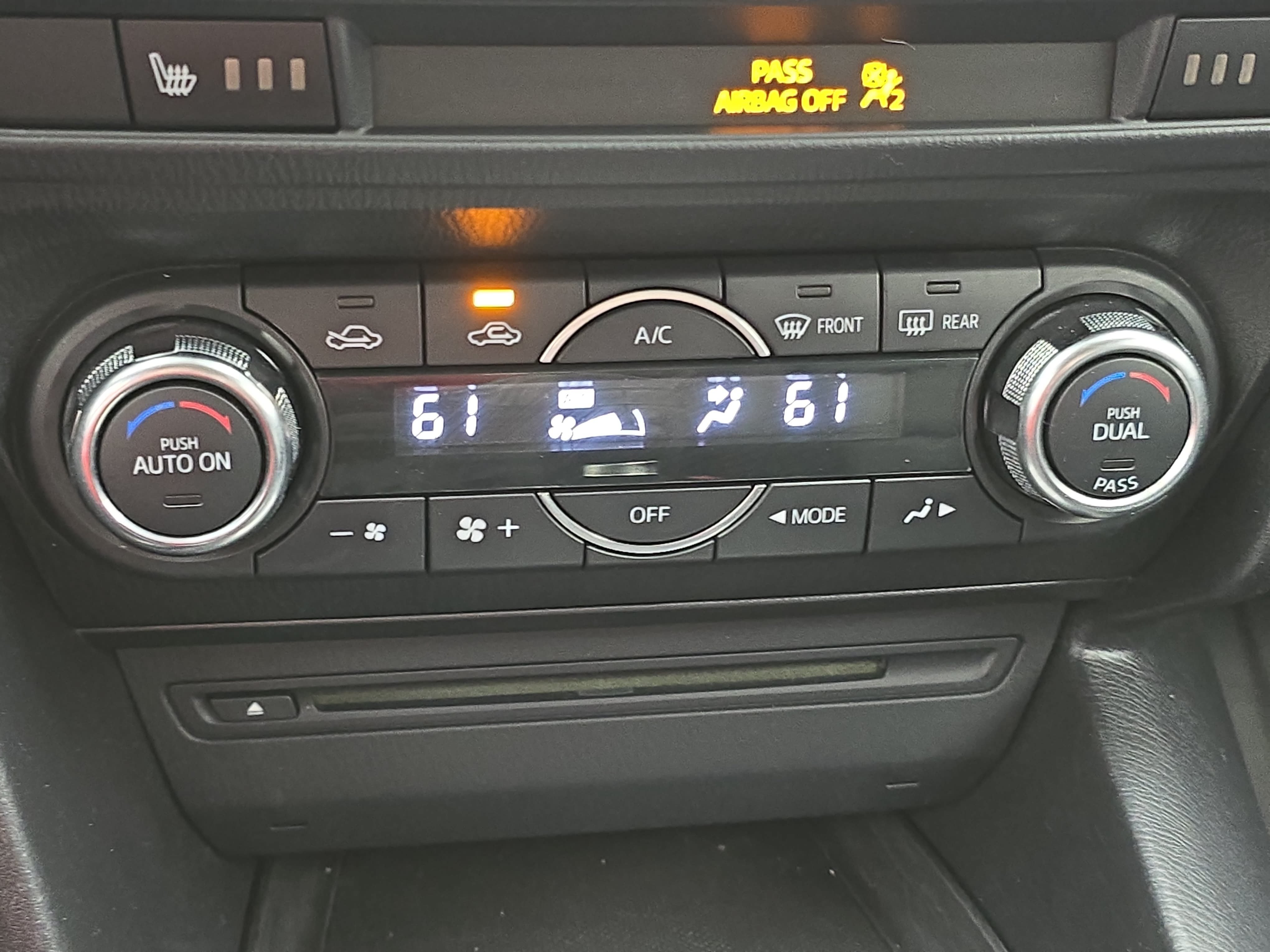Used 2014 MAZDA MAZDA3 s Touring FWD image 22