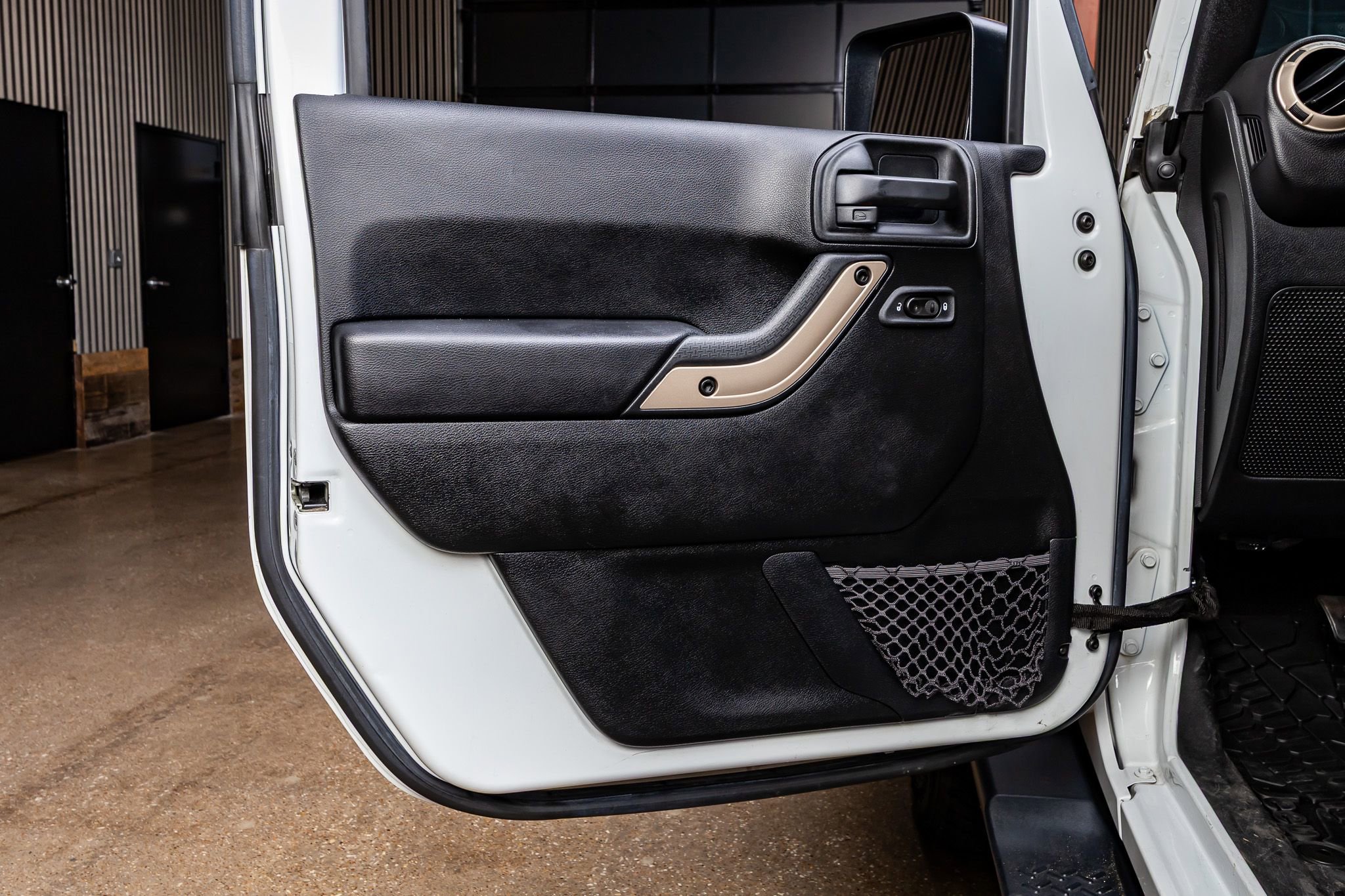 Used 2017 Jeep Wrangler Unlimited Sahara image 31