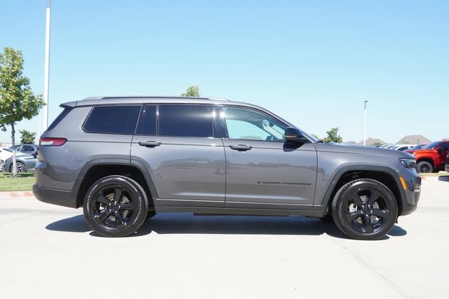 Used 2024 Jeep Grand Cherokee L Limited w/ Black Appearance Package image 10