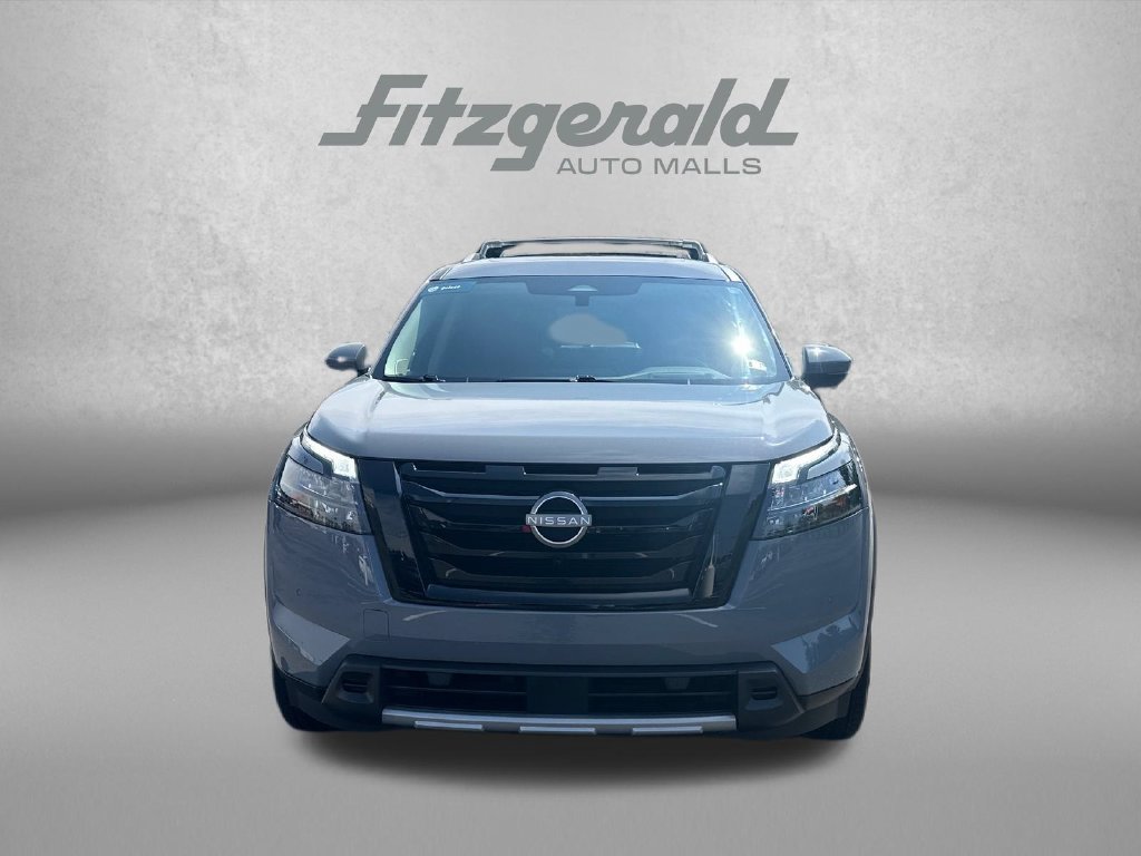 Used 2025 Nissan Pathfinder Platinum w/ Black Appearance Package AWD/4WD image 2