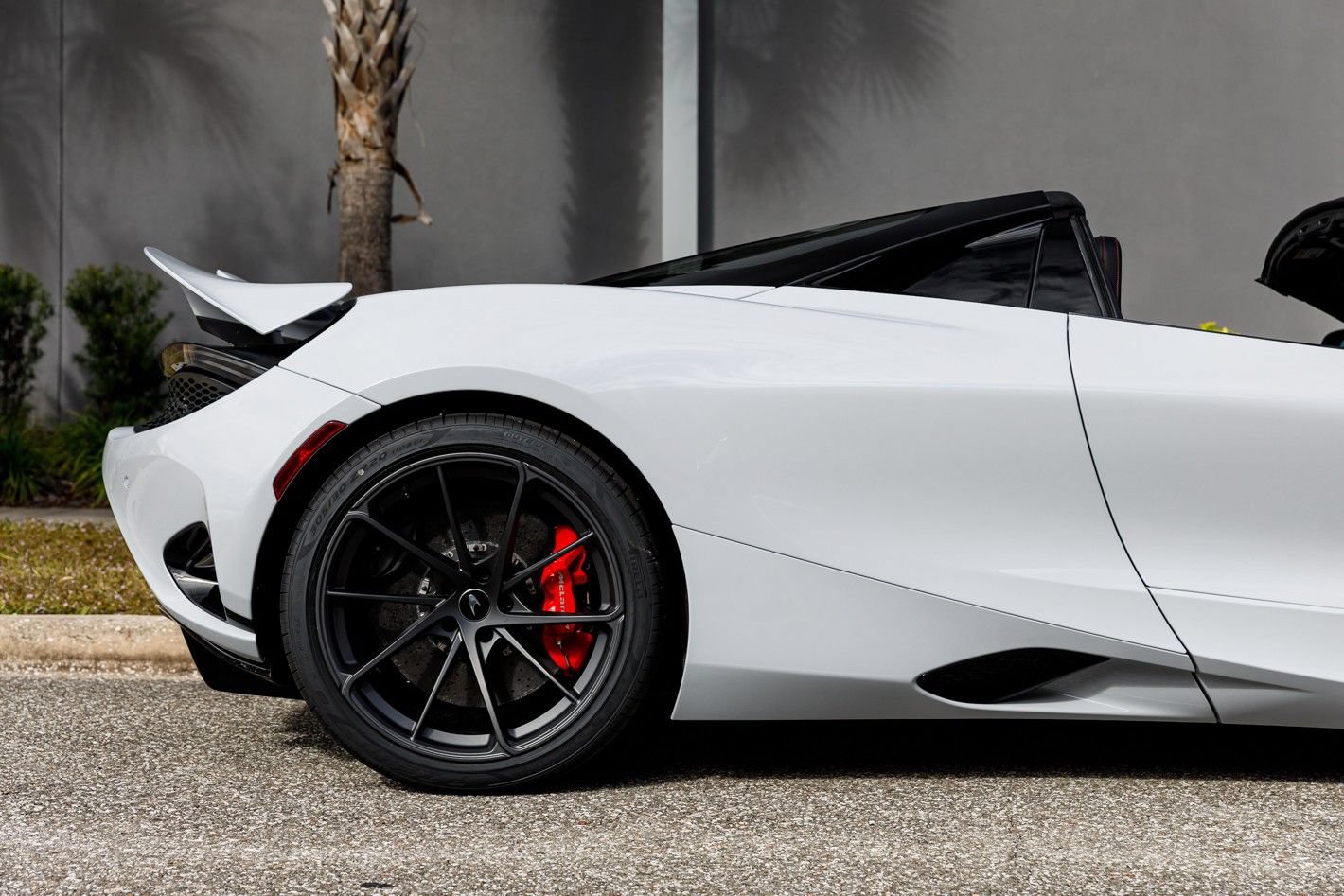 Used 2026 McLaren 750S Spider RWD image 8