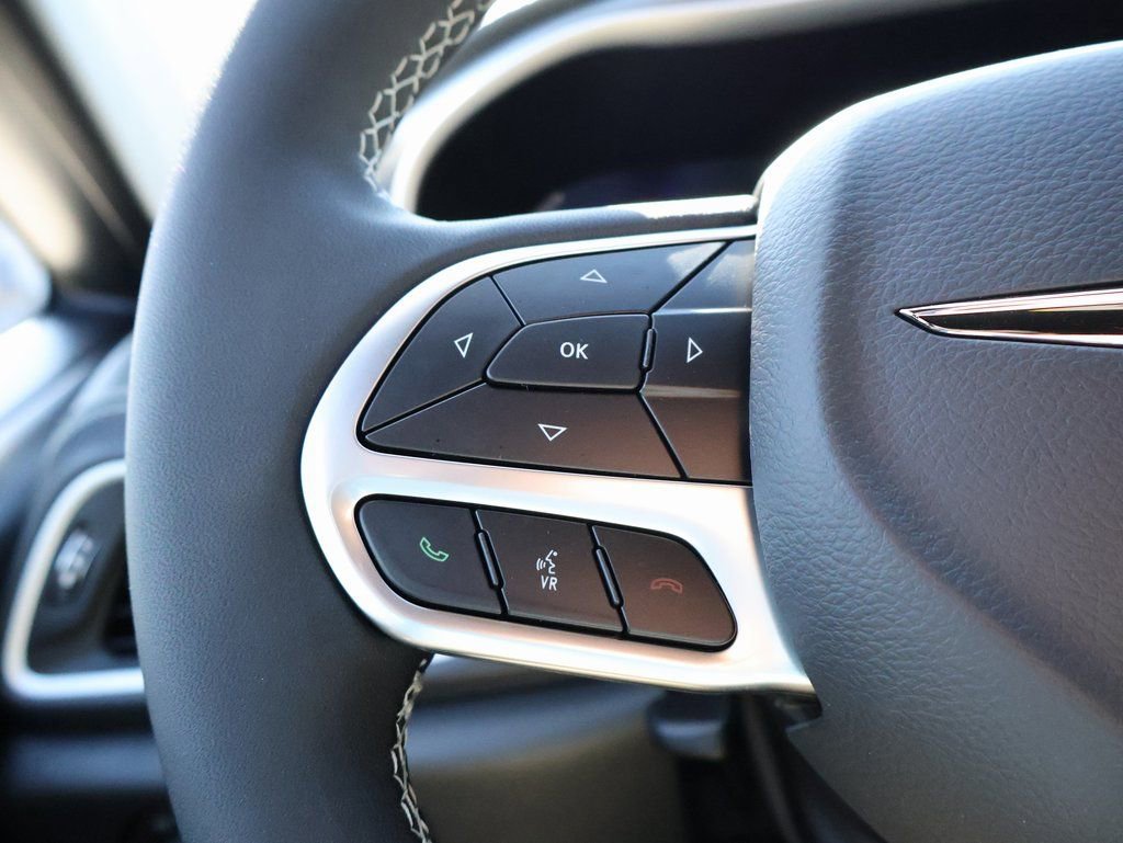 New 2026 Chrysler Pacifica Select FWD image 25