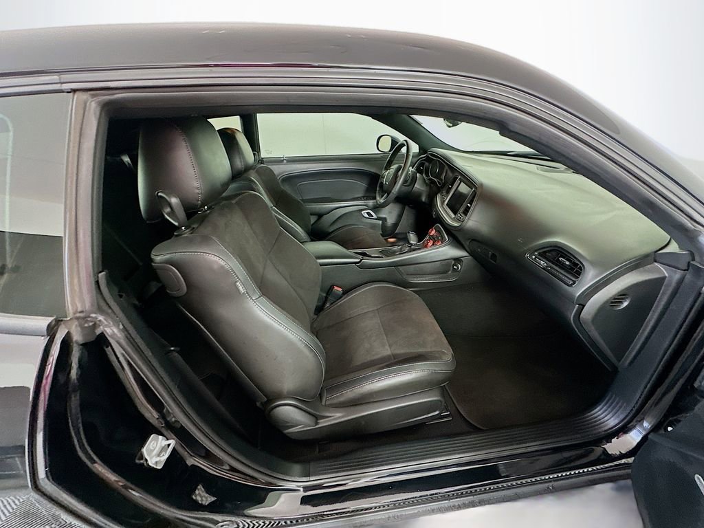 Used 2022 Dodge Challenger R/T w/ Plus Package image 27