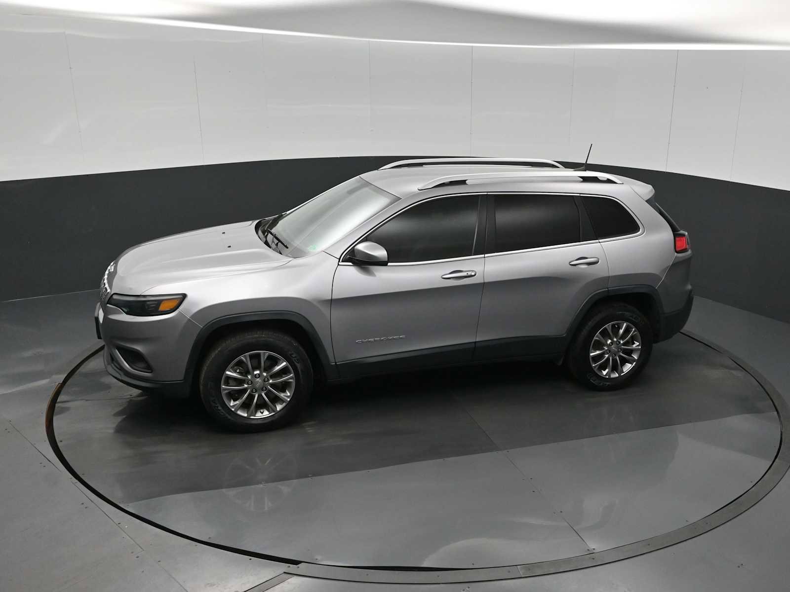 Used 2019 Jeep Cherokee Latitude Plus w/ Comfort/Convenience Group image 22
