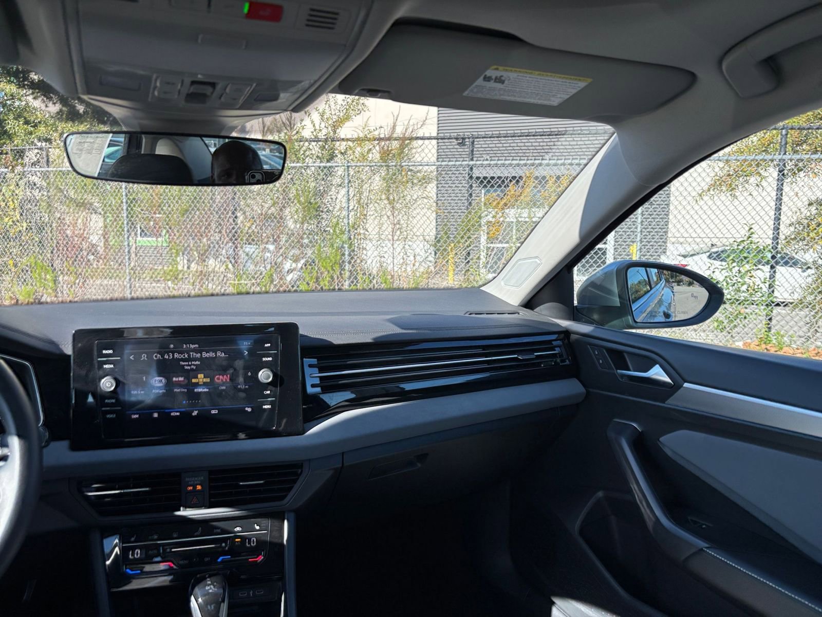 Used 2025 Volkswagen Jetta SE image 34